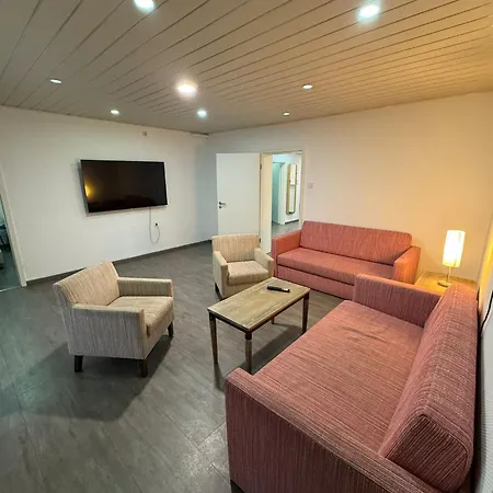 Pearl Retreat - *